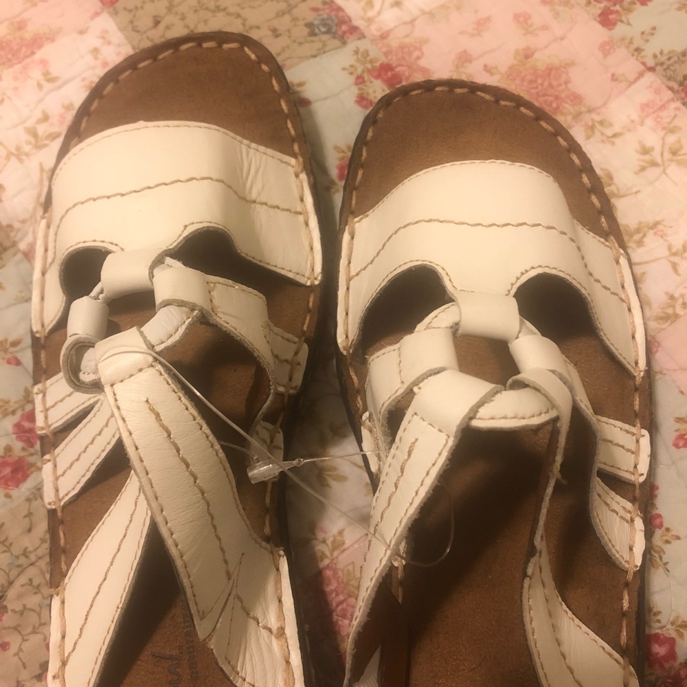 Naturaliser sandals